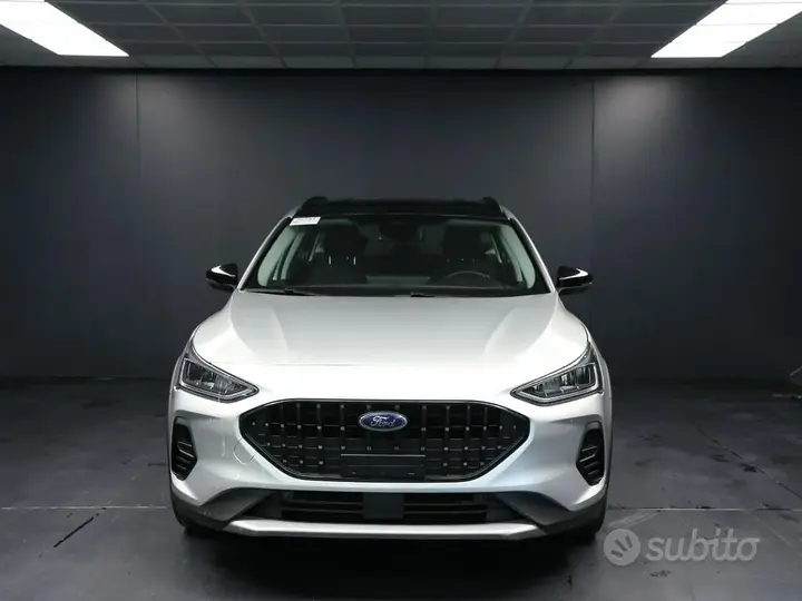 Ford Focus 2023 photo 2