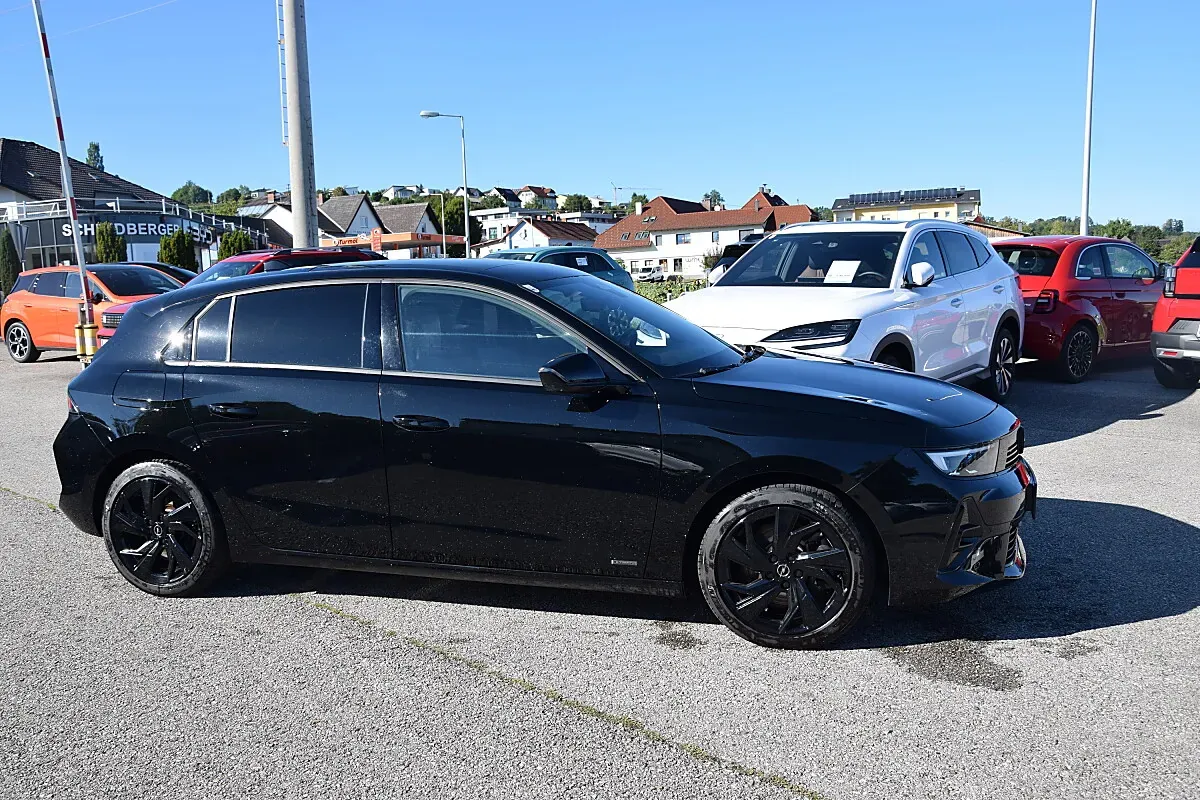 Opel Astra 2023 photo 2