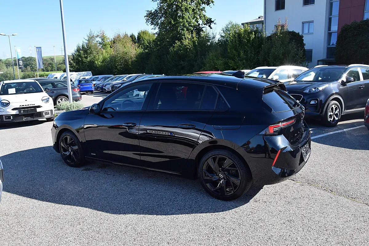Opel Astra 2023 photo 3