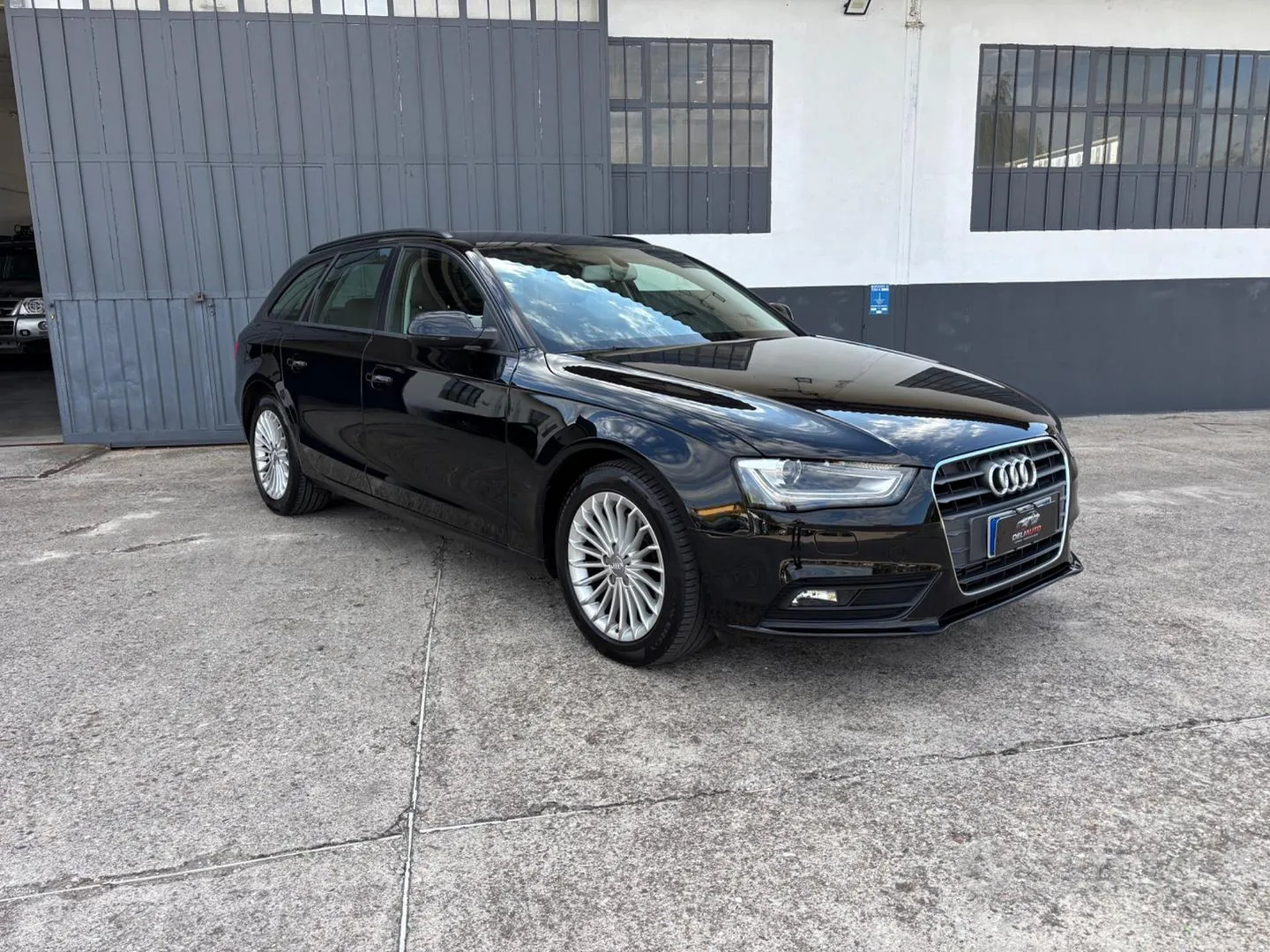 Audi A4 2012 photo 2