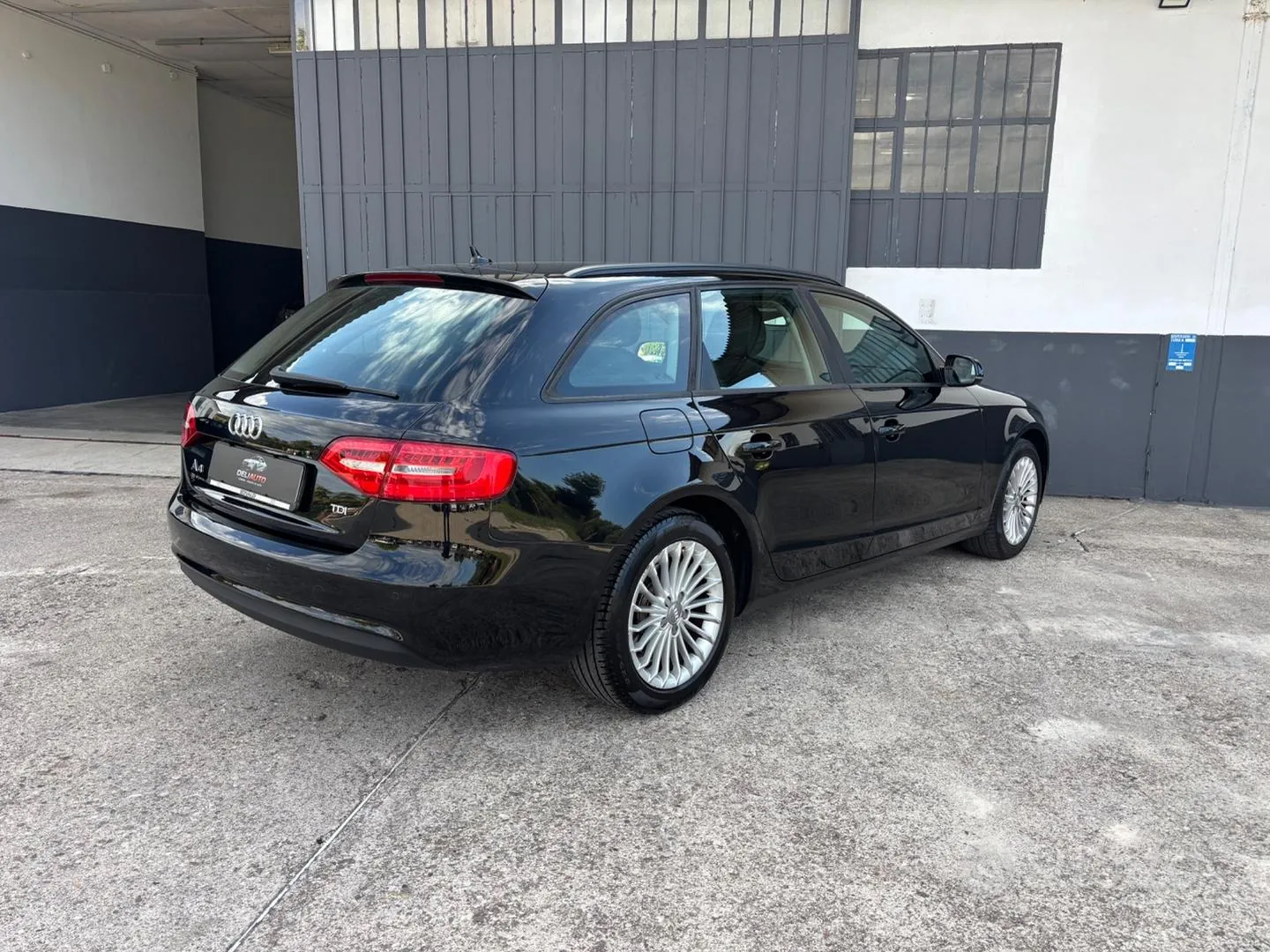 Audi A4 2012 photo 4