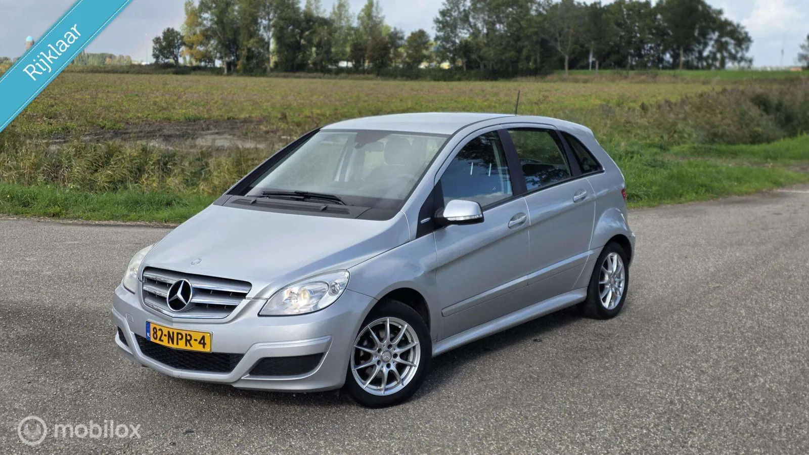 Mercedes-Benz B 160 2010 photo 2