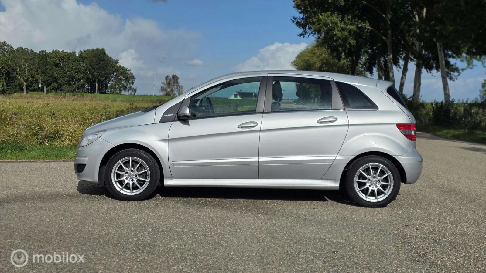 Mercedes-Benz B 160 2010 photo 3