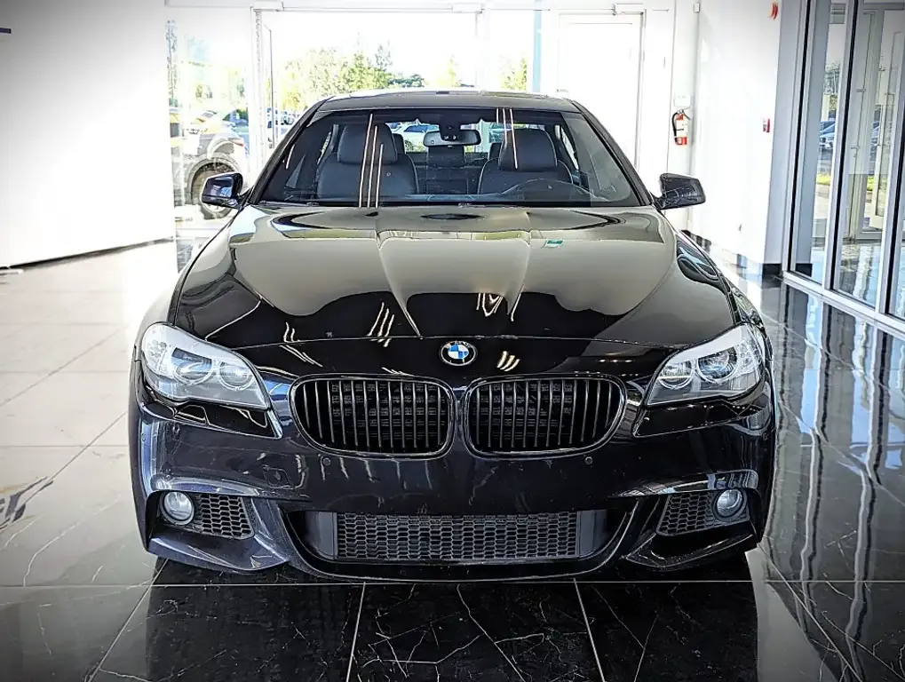 BMW 5 Series 2011 photo 2