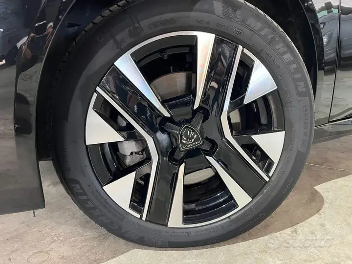Peugeot 208 2025 photo 4