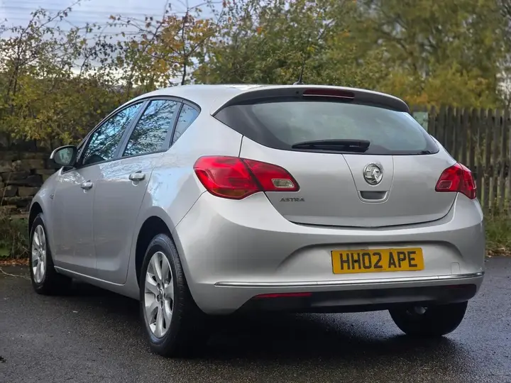 Vauxhall Astra 2015 photo 4