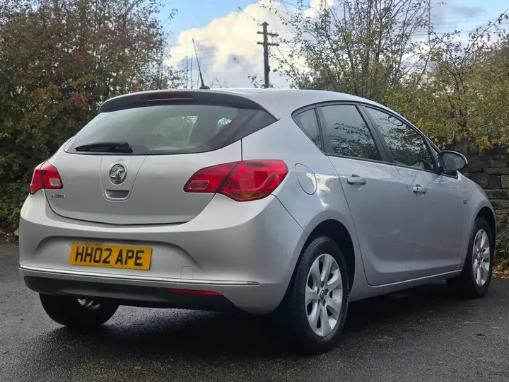Vauxhall Astra 2015 photo 3