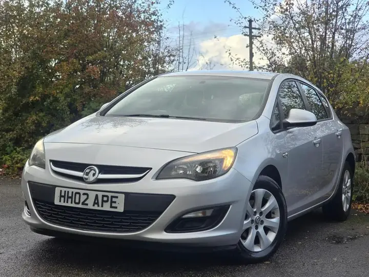 Vauxhall Astra 2015 photo 2