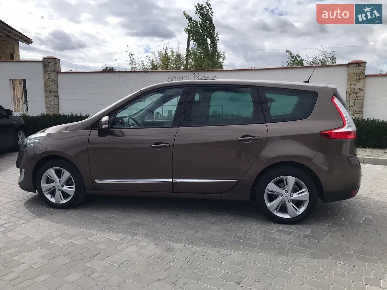 Renault Grand Scenic 2012 photo 3