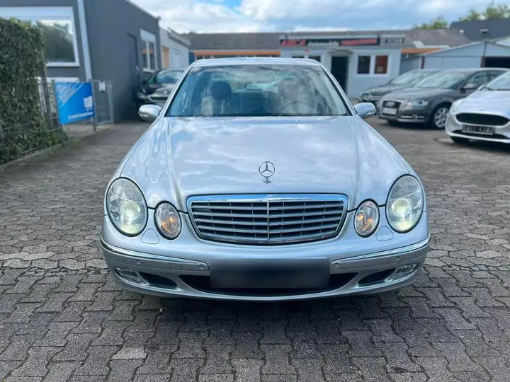 Mercedes-Benz E320