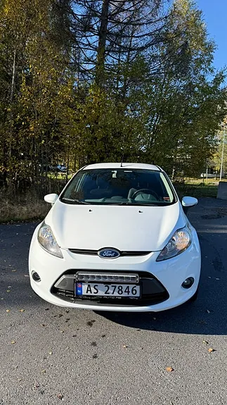 Ford Fiesta 2011 photo 2