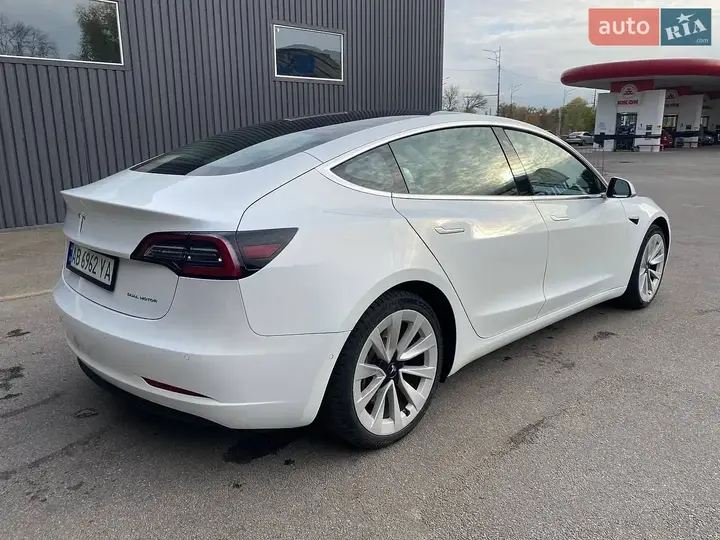 Tesla Model 3 2020 photo 3