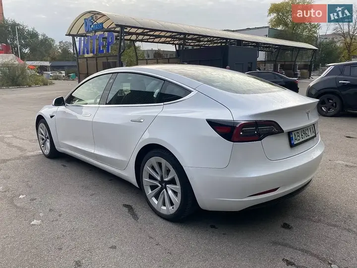 Tesla Model 3 2020 photo 2