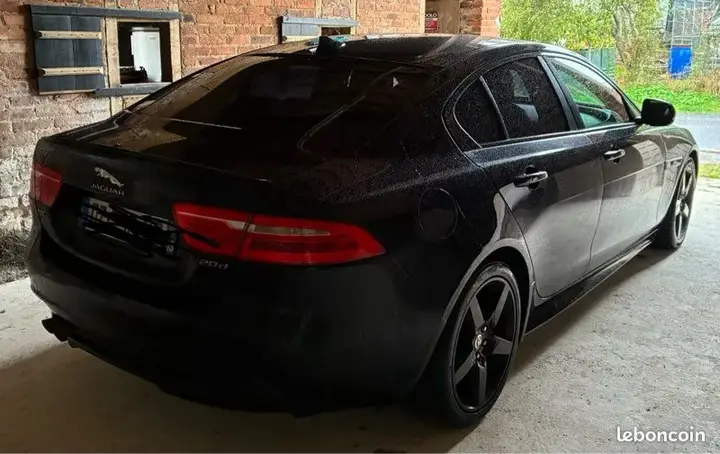 Jaguar Xe 2016 photo 2