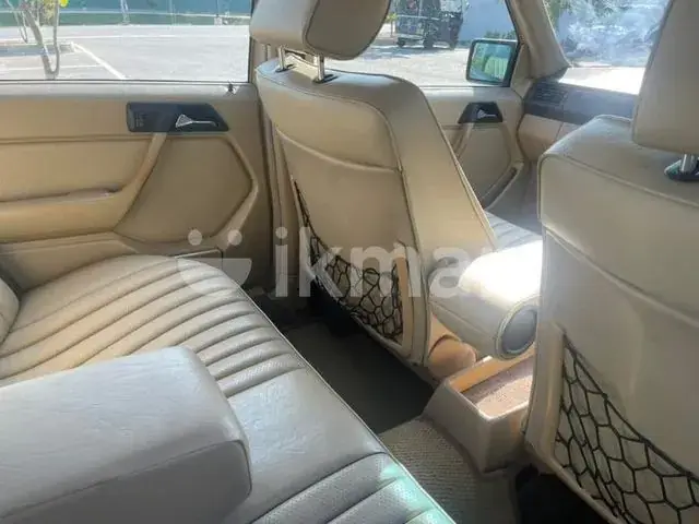 Mercedes-Benz E200 1993 photo 4