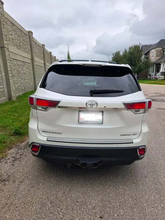 Toyota Highlander 2015 photo 2