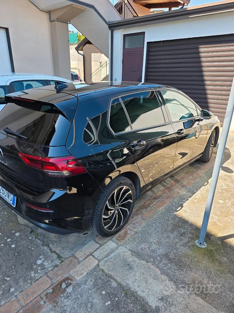 Volkswagen Golf 2022 photo 2