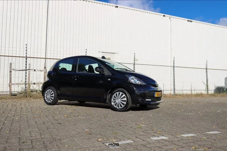 Toyota Aygo 2013 photo 3