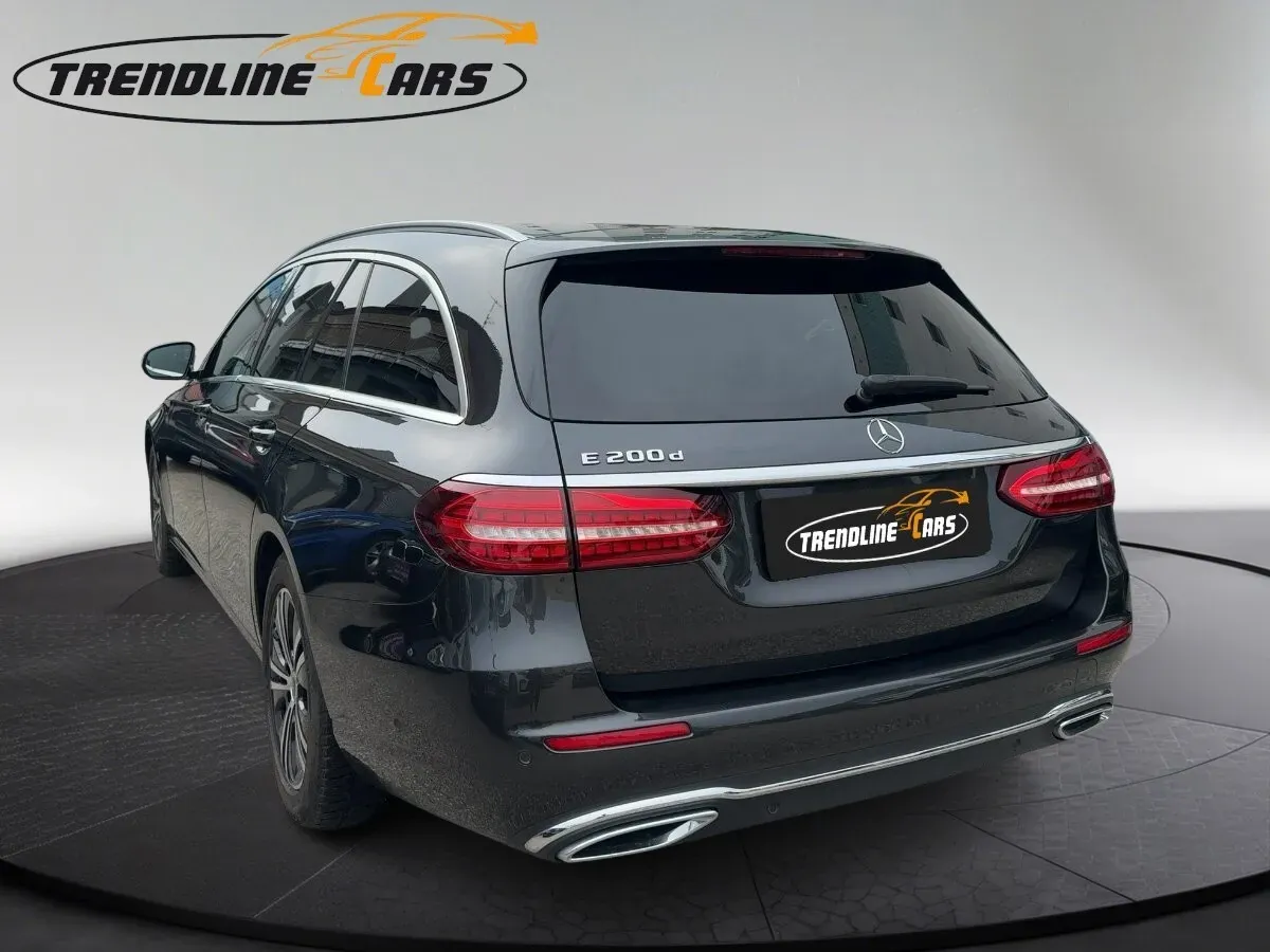 Mercedes-Benz E-Class 2022 photo 2