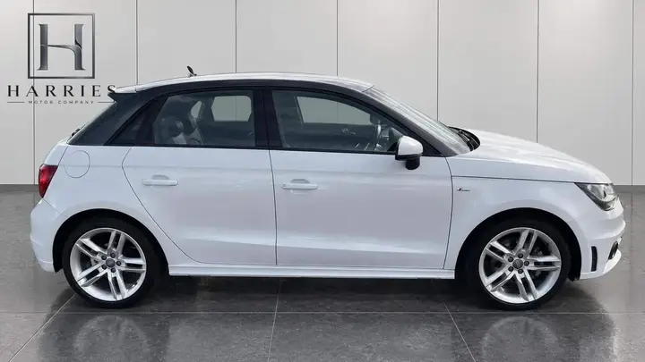 Audi A1 2014 photo 2