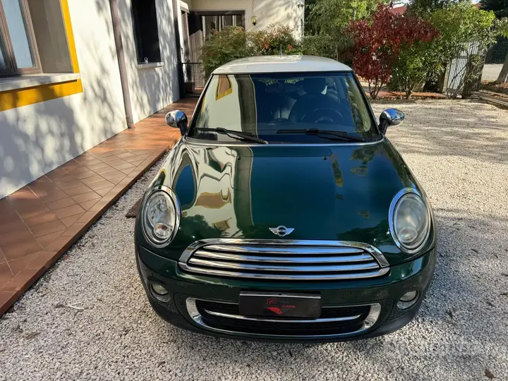 Mini Mini Cooper 2011 photo 2