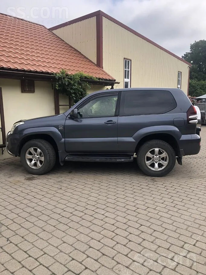 Toyota Land Cruiser 2004 photo 2
