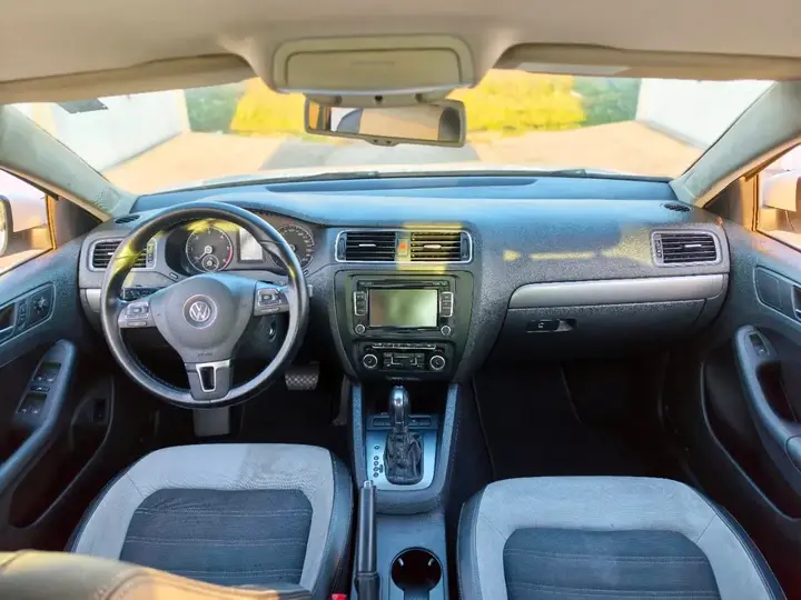 Volkswagen Jetta 2012 photo 3