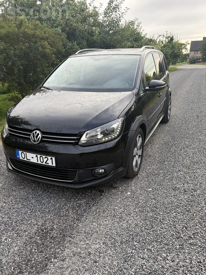 Volkswagen Touran 2011 photo 2