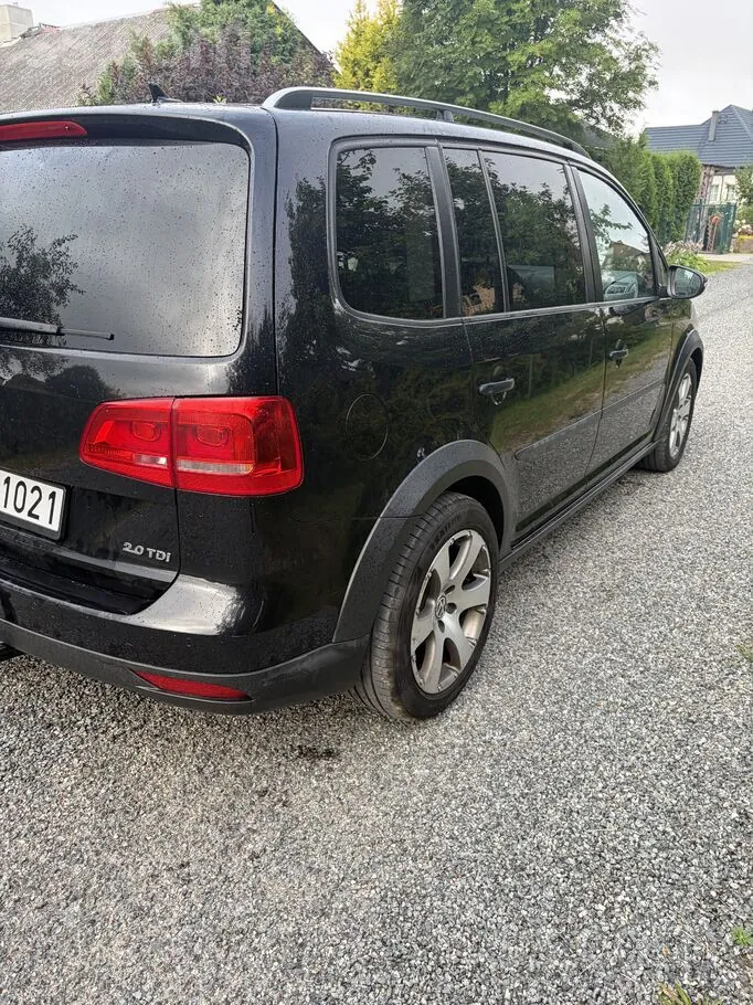 Volkswagen Touran 2011 photo 5
