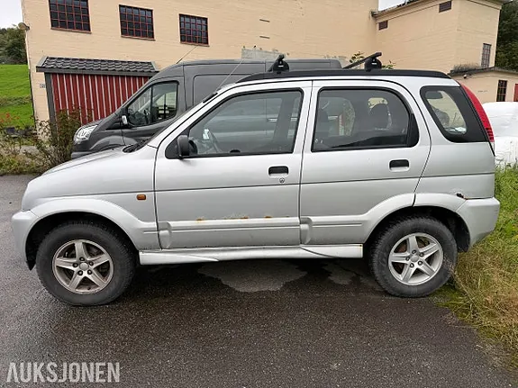 Daihatsu Terios 2004 photo 2