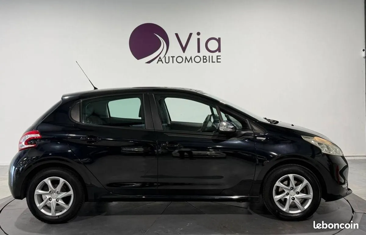 Peugeot 208 2013 photo 4