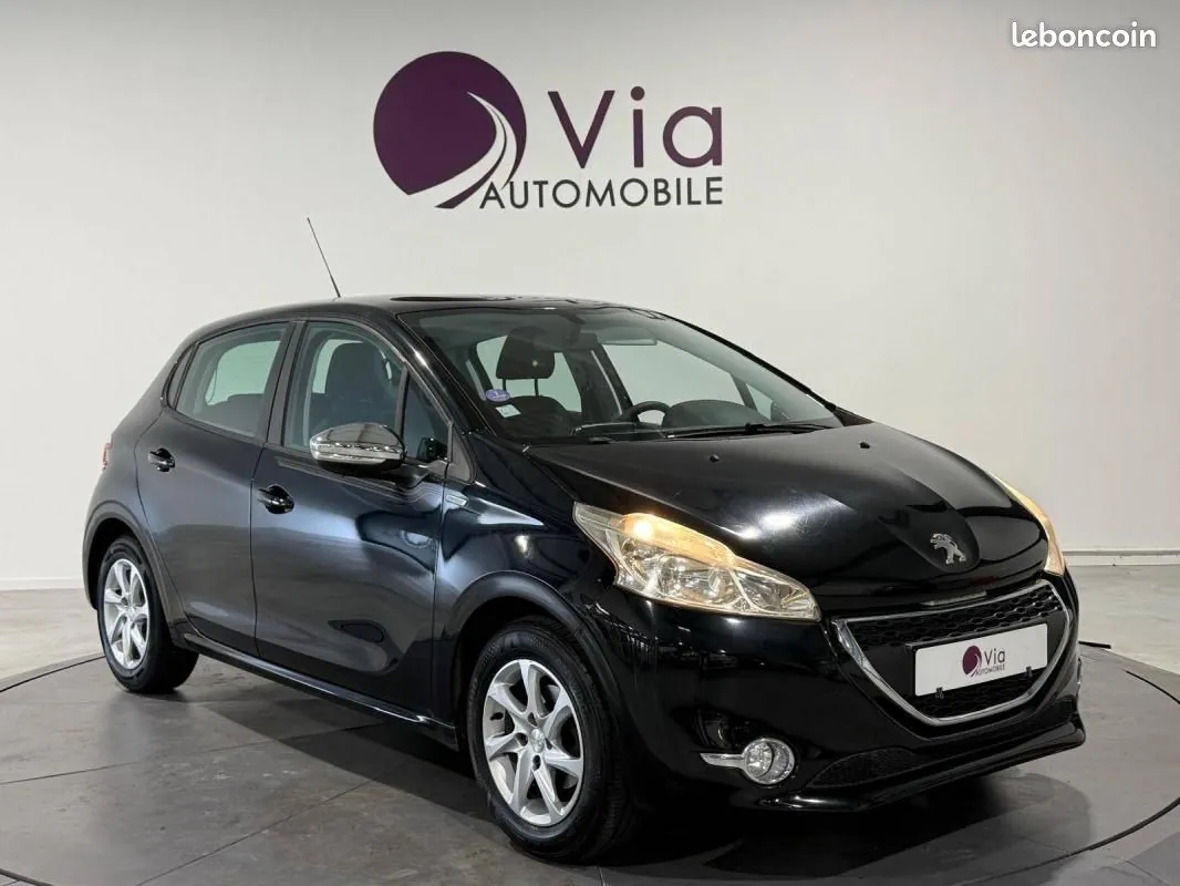 Peugeot 208 2013 photo 2
