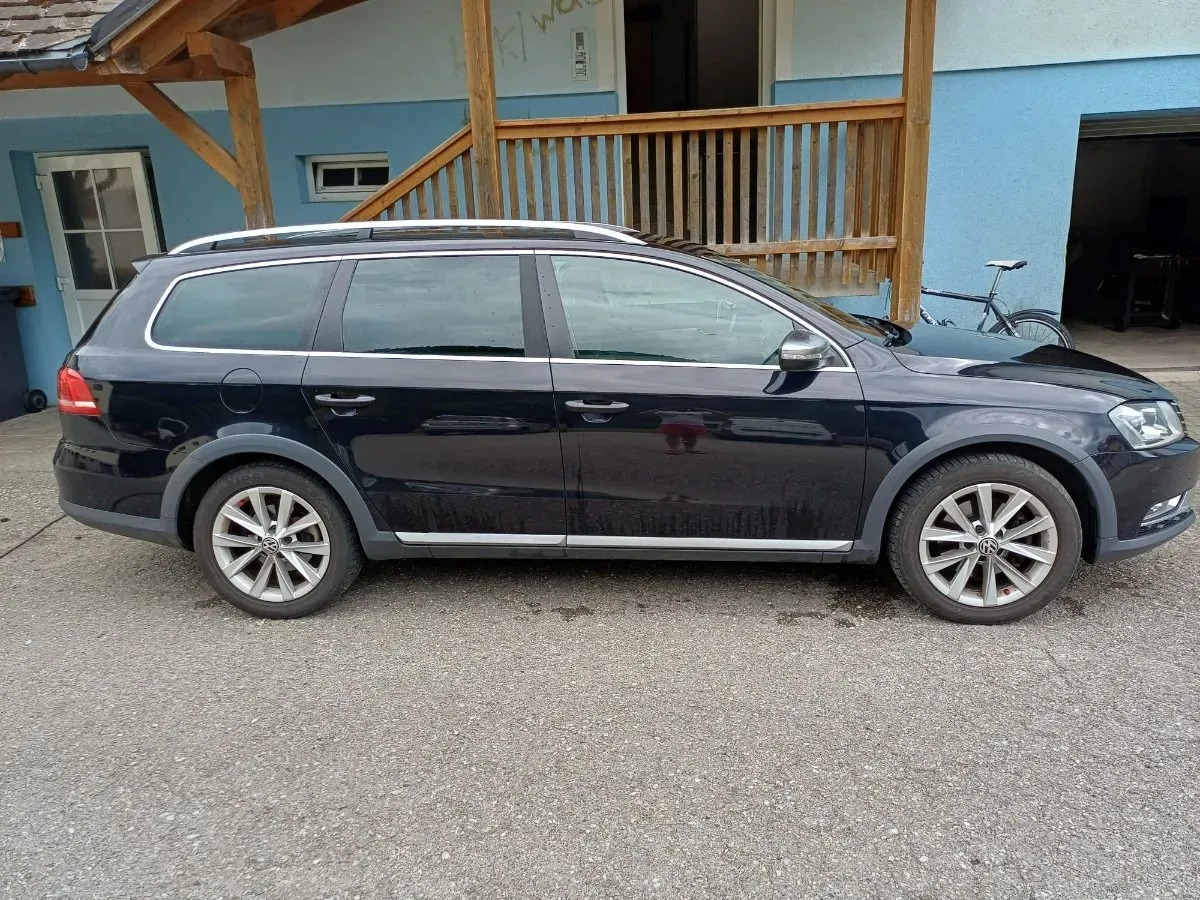 Volkswagen Passat 2012 photo 2