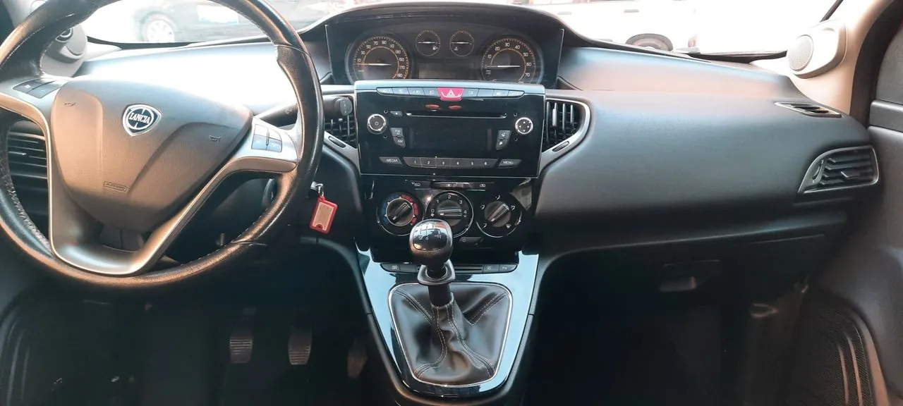 Lancia Ypsilon 2014 photo 4