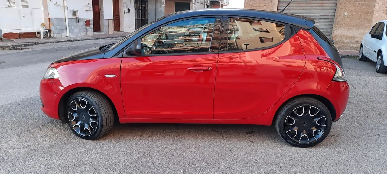 Lancia Ypsilon