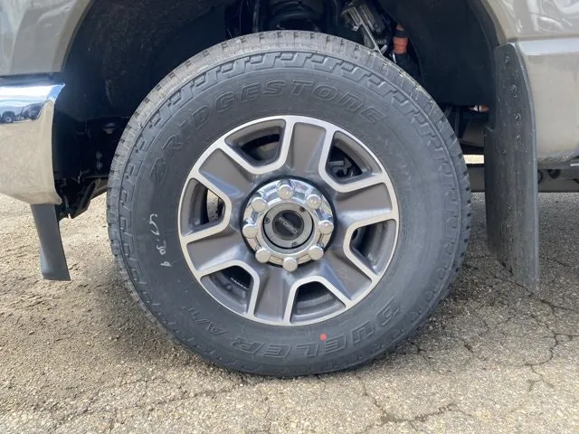Ford Super Duty F-350 2026 photo 3