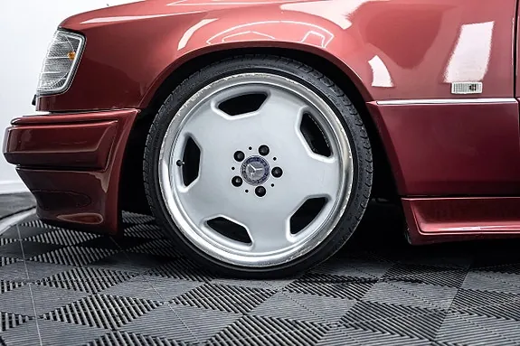Mercedes-Benz E320 1995 photo 3