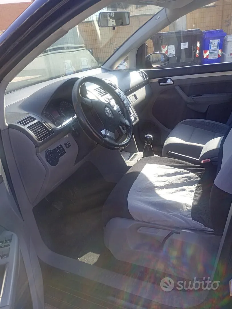 Volkswagen Touran 2008 photo 4