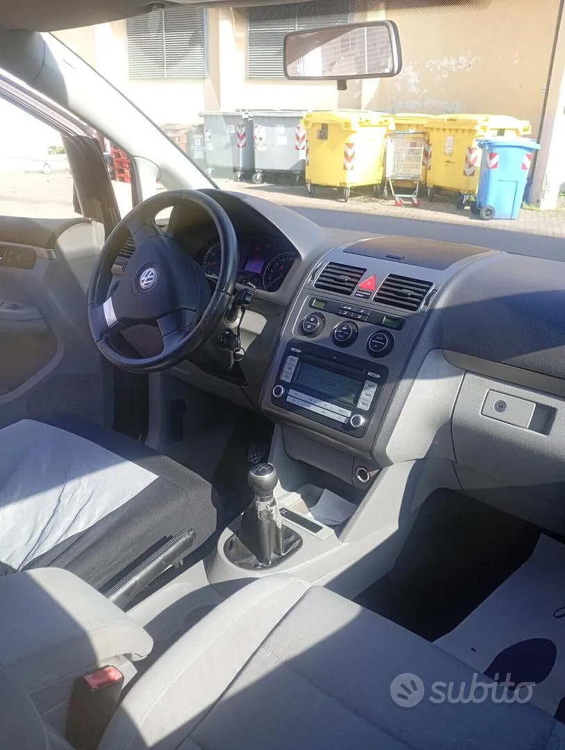 Volkswagen Touran 2008 photo 3