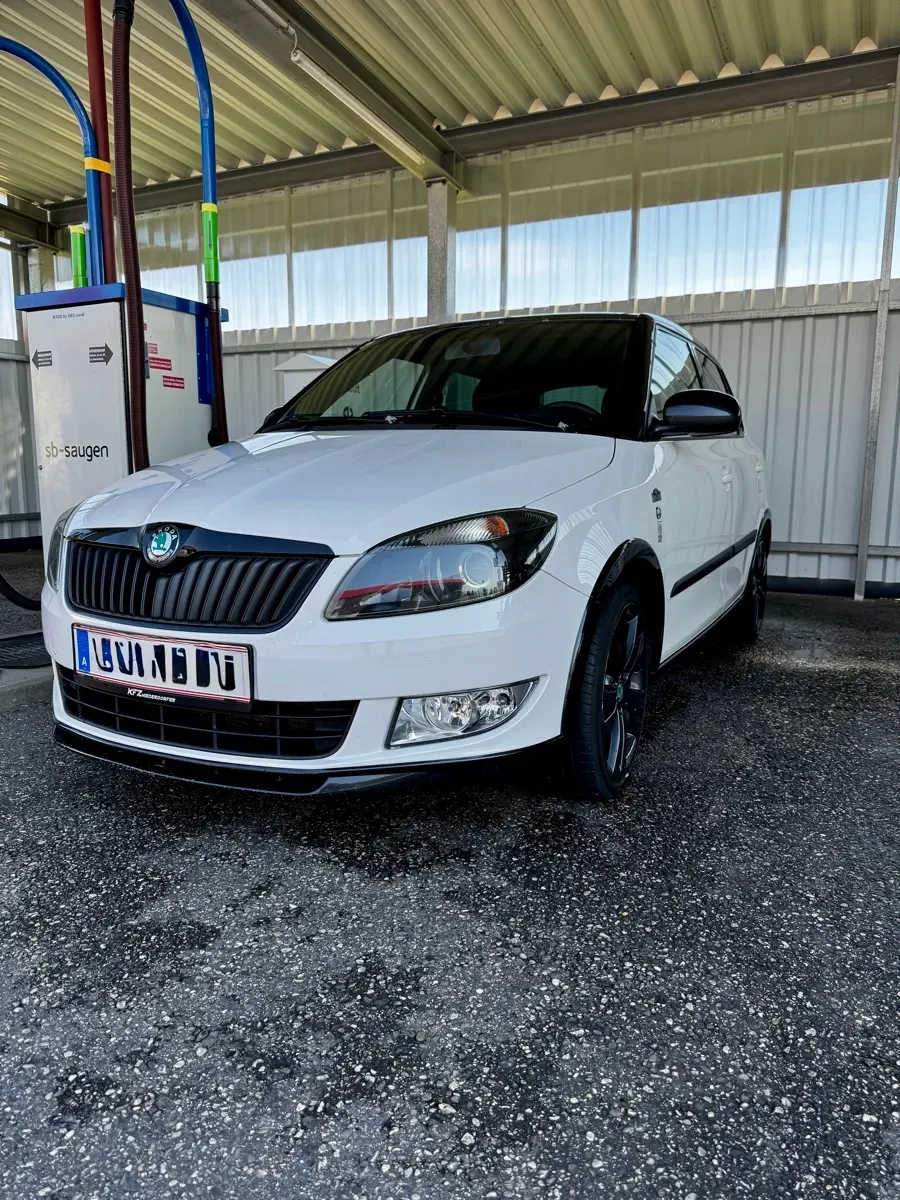 Skoda Fabia 2012 photo 2