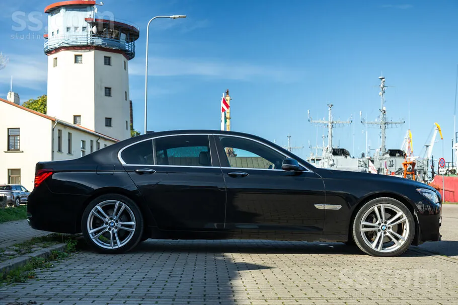 BMW 740 2013 photo 4