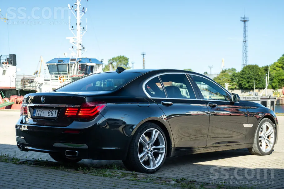 BMW 740 2013 photo 5