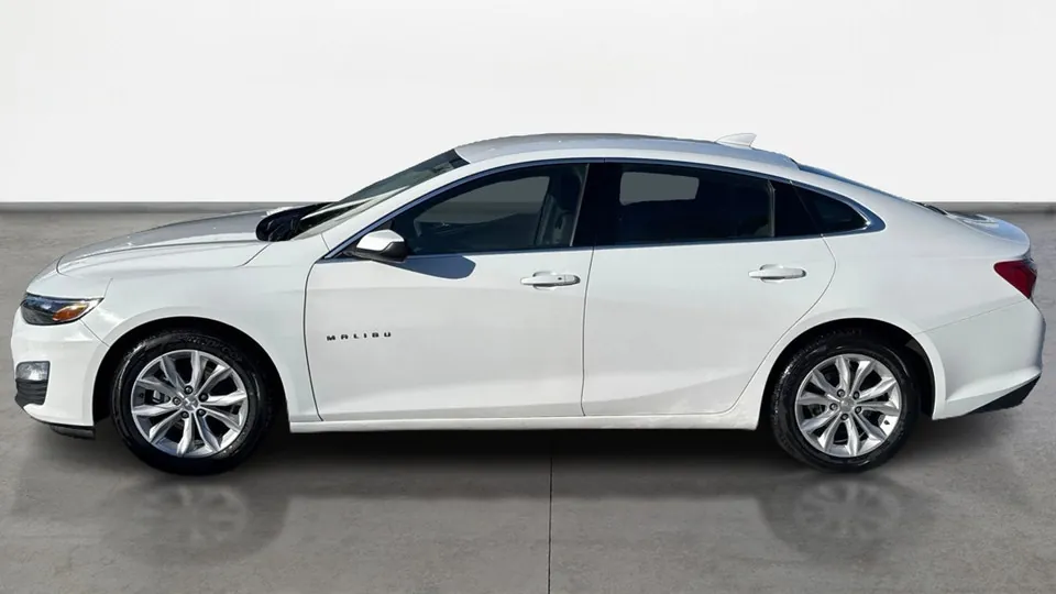 Chevrolet Malibu 2022 photo 2
