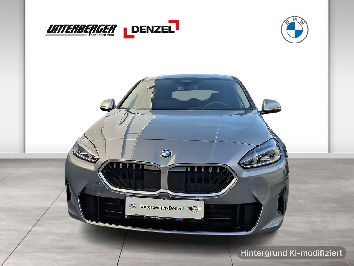 BMW 1 Series photo 2