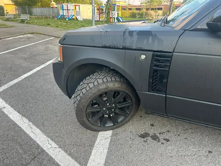 Land Rover Range Rover 2010 photo 2