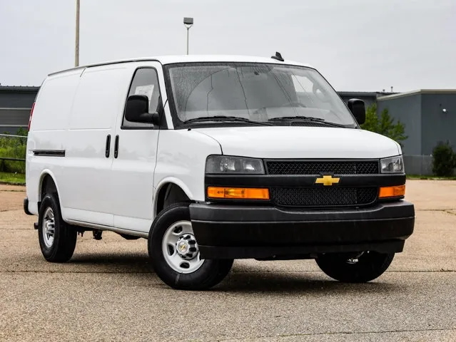 Chevrolet Express 2025 photo 2