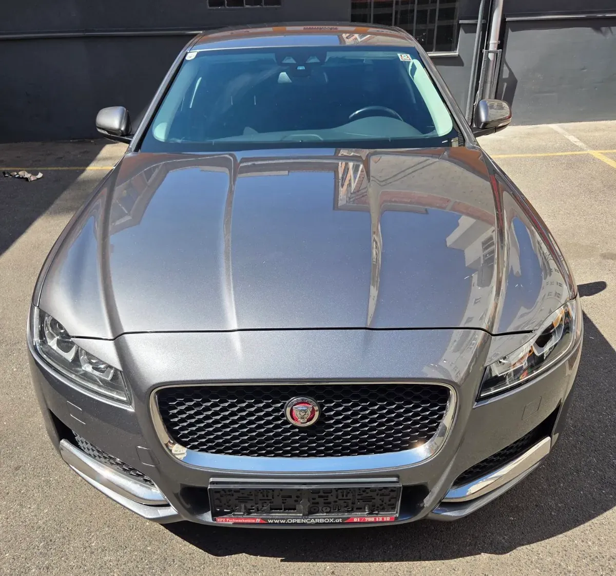 Jaguar Xf 2019 photo 2