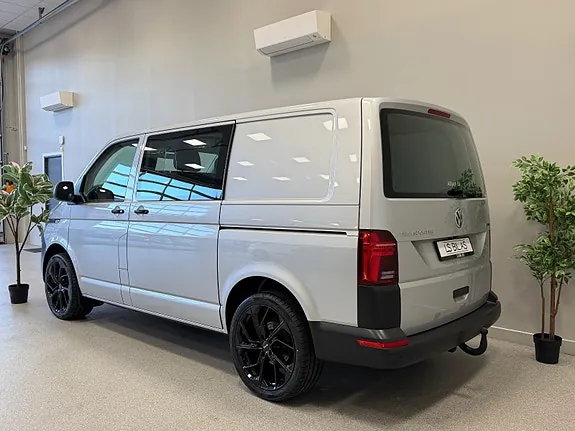 Volkswagen Transporter 2022 photo 2