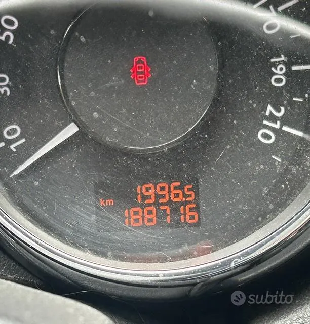 Peugeot 5008 2011 photo 4