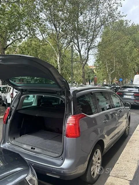 Peugeot 5008 2011 photo 2